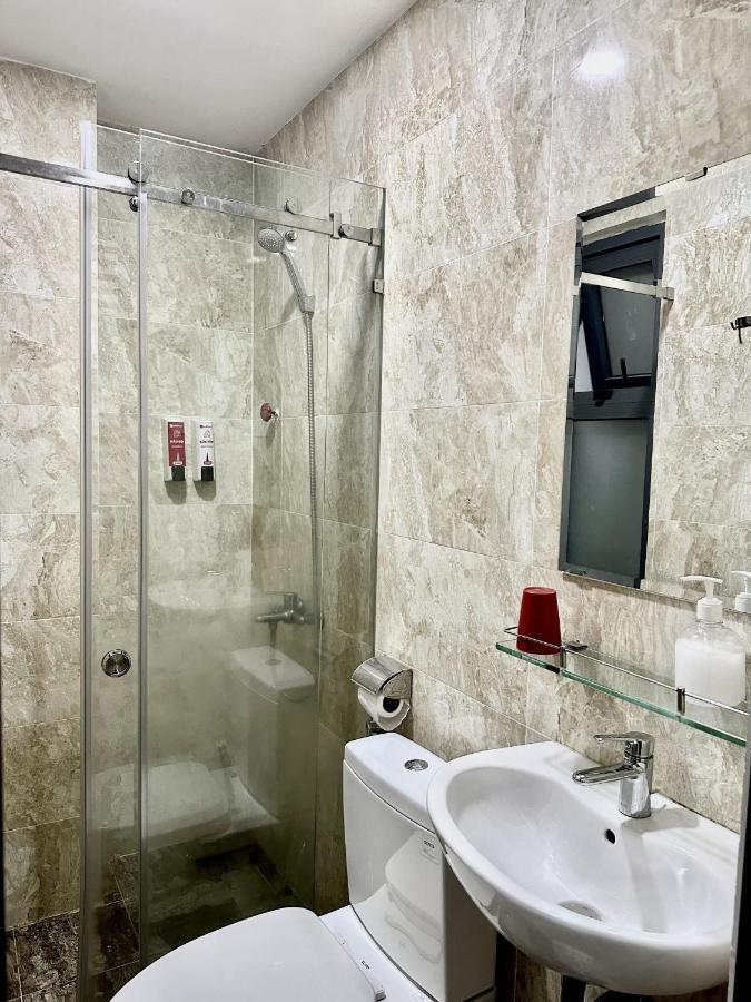 הו צ'י מין סיטי The Jade Hotel Near Tan Son Nhat Airport מראה חיצוני תמונה